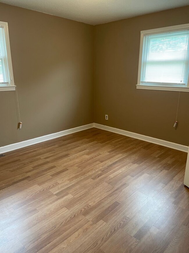 Building Photo - 2 Bedroom Home Convenient to Bennett College and A&T