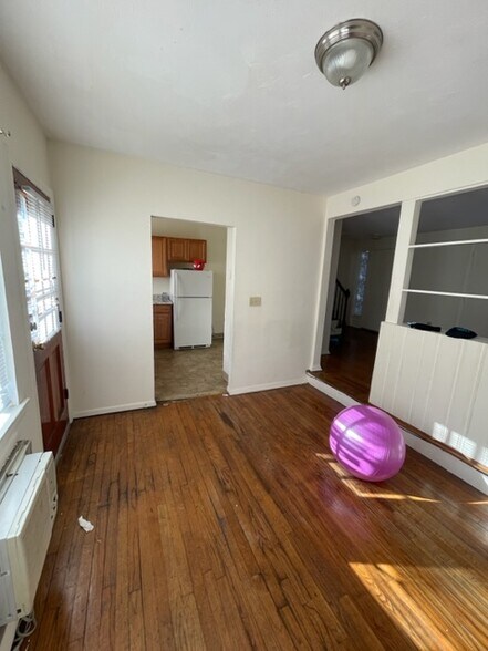 Building Photo - 157 School St