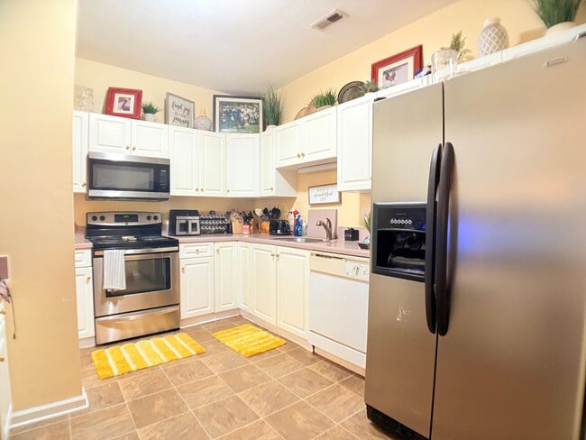 Building Photo - 409 Belmont Cir