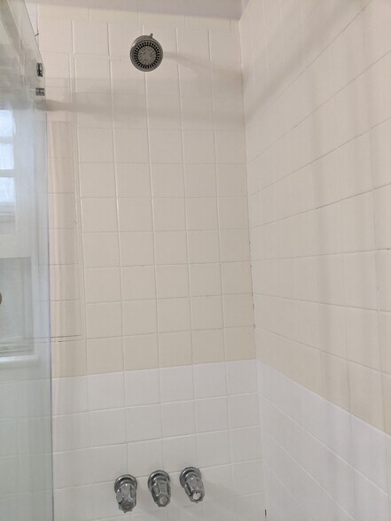 Building Photo - 639 Oakdene Ave