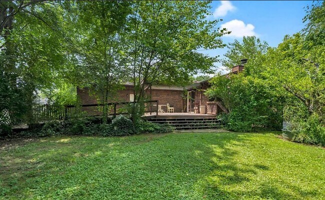 Building Photo - 809 Clifford Dr