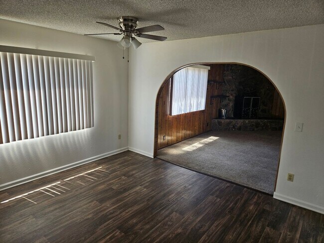 Building Photo - 4 Bedroom Home with 2 Car attached garage