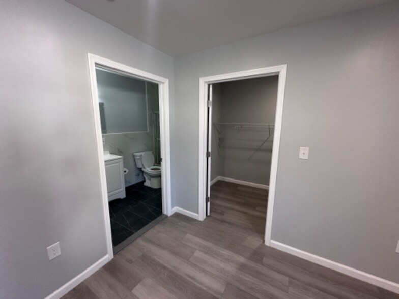 Building Photo - 140 S Easton Rd