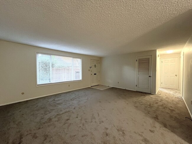 Building Photo - Bright 2-Bedroom Home with Open Living Are...