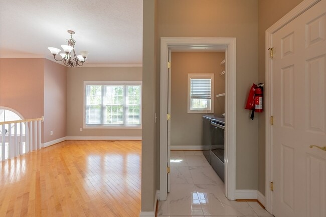 Building Photo - 1701 Stratford View Dr
