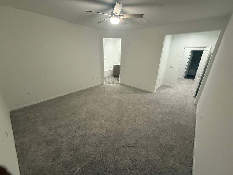 Building Photo - 4212 Larchwood Ln