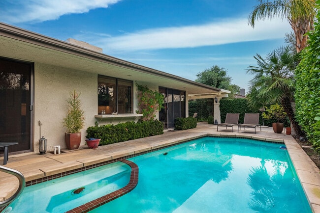 Building Photo - 3 Cornell Dr