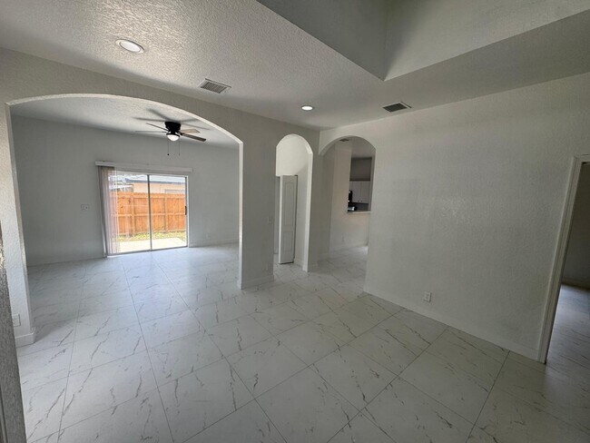 Building Photo - 890 NW 25th Ave