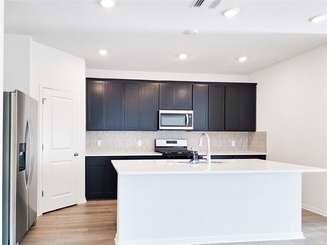 Building Photo - 136 Holmby Dr