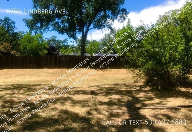 Building Photo - 3 Bedroom Home on Large Corner Lot in Plac...