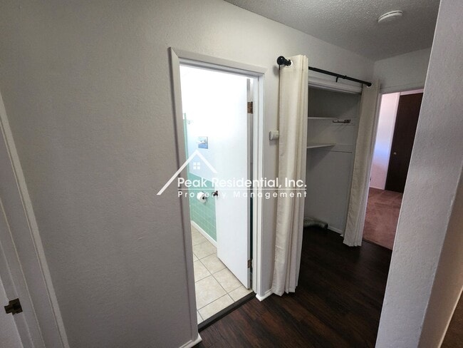 Building Photo - Spacious Arden Area 3bd/2ba Duplex with Garage