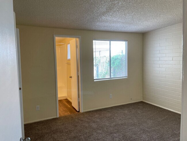 Building Photo - Charming 3Bdm 2Ba Single Story Townhome