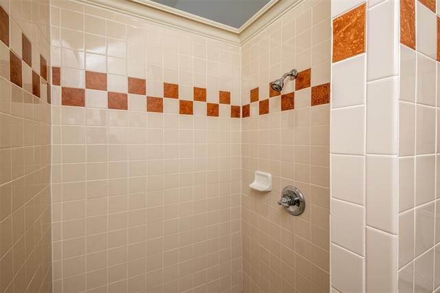 Building Photo - 10913 Golfview Way