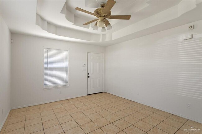 Building Photo - 14 West Dr