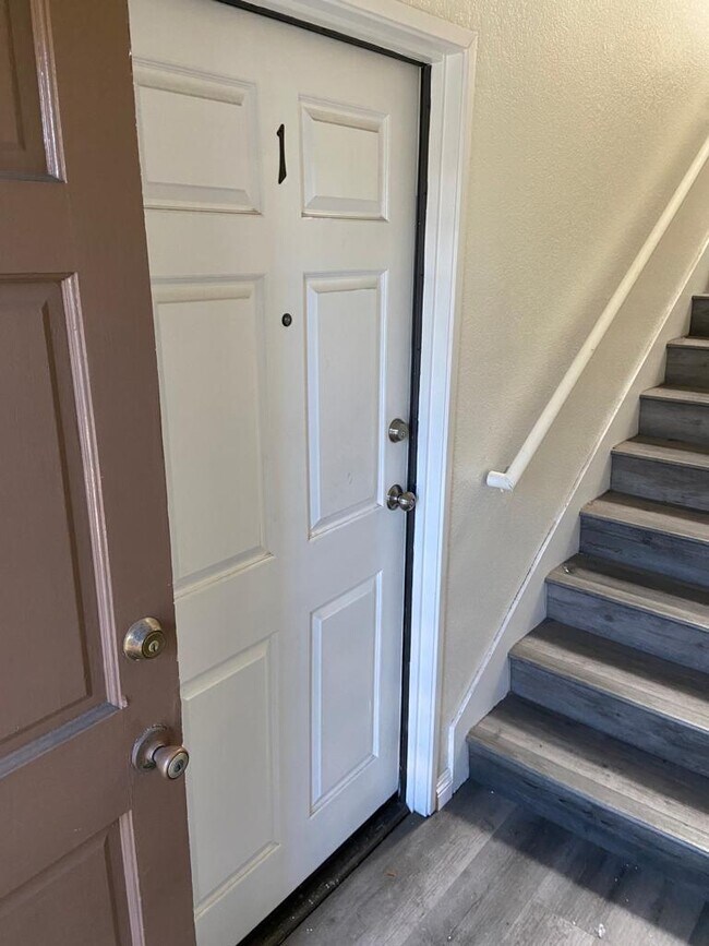 ENTRANCE - 125 N Cabrillo Ave