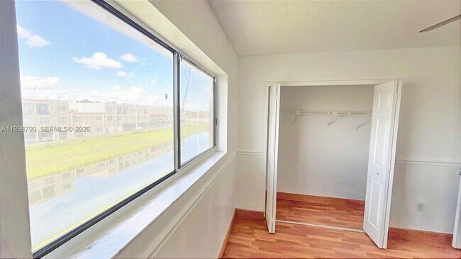 Building Photo - 1283 W 51st Pl