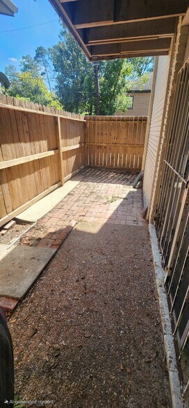 Building Photo - 909 Silber Rd