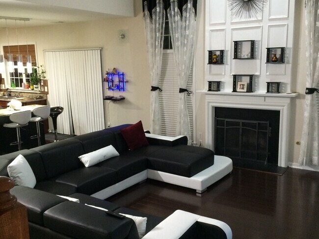 Building Photo - 908 Wendlebury Ct