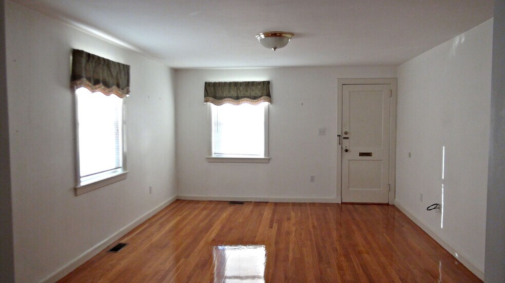 Building Photo - 42 Chandler St