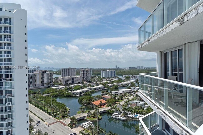Building Photo - 16445 Collins Ave
