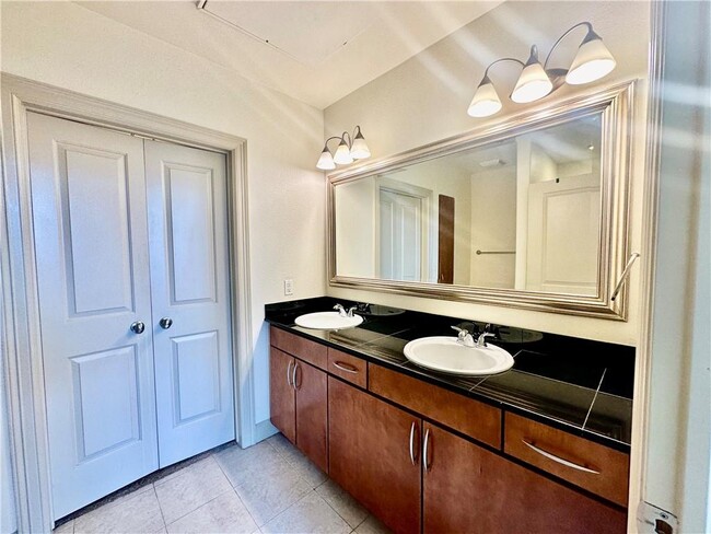 Building Photo - 3445 Stratford Rd NE