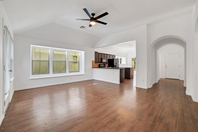 Building Photo - 15100 Parrish Ln