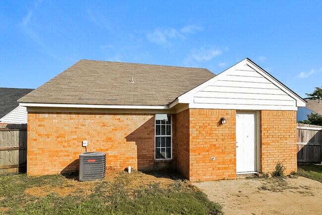 Building Photo - 5620 Kaitlyn Dr W