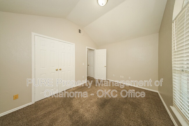 Building Photo - 400 Coalbrook Dr