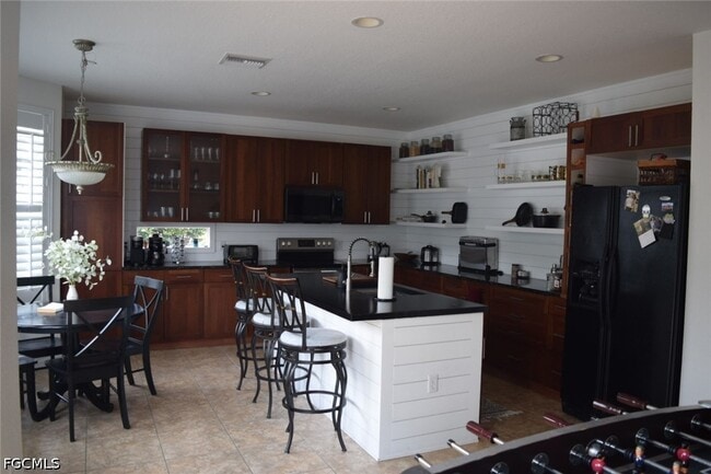 Building Photo - 9923 Springlake Cir