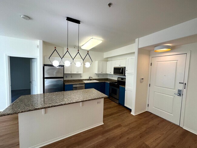 Building Photo - Gorgeous Spacious 2 Bedroom - 2 bath Condo with parking in Little Tokyo