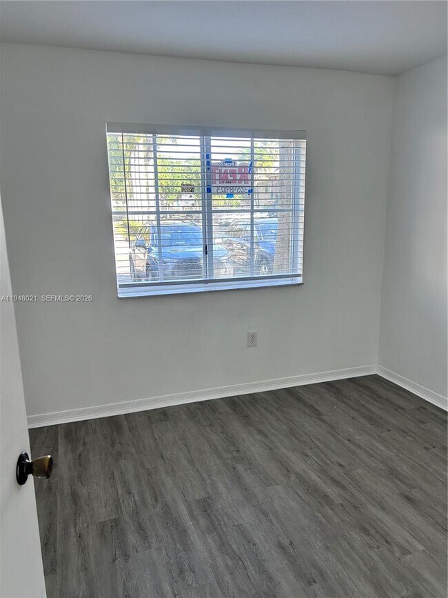 Building Photo - 1270 SE 31st Ct