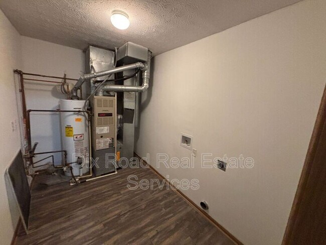 Building Photo - 179 Thompson St