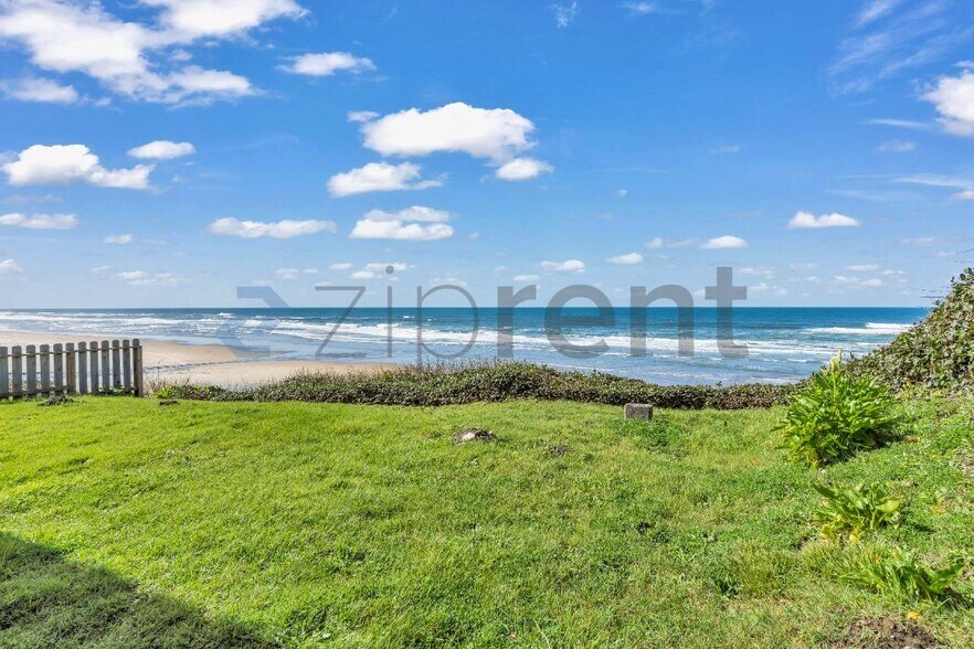 Building Photo - 3549 NW Jetty Ave