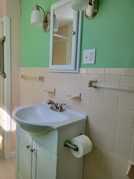 Building Photo - 106 Emerson Ave