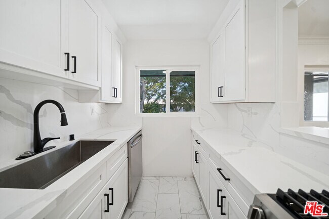 Building Photo - 1206 Hayworth Ave