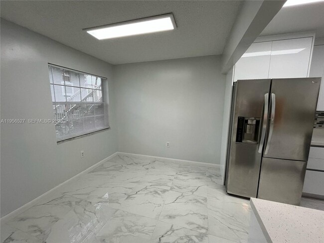 Building Photo - 464 NE 210th Cir Terrace