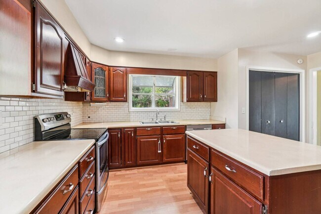 Building Photo - 710 Heatherwood Dr
