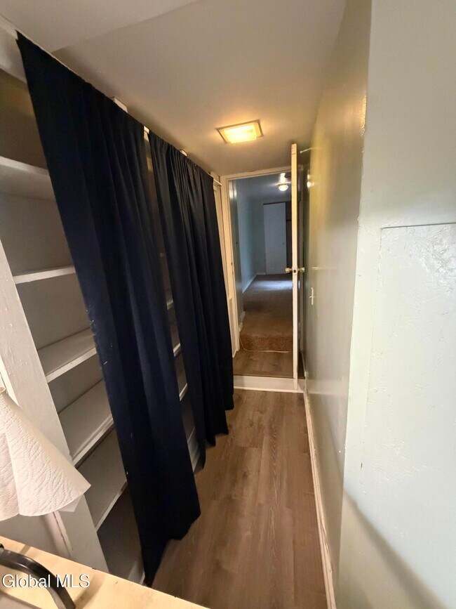 Building Photo - 56 S Swan St