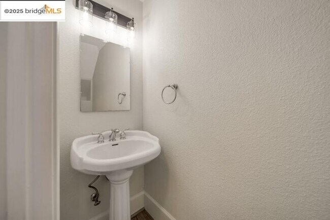 Building Photo - 905 Lido Cir