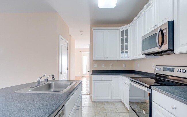 Building Photo - Charming Abingdon Townhome with Modern Upgrades!