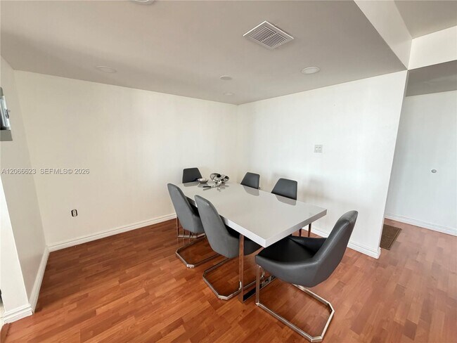 Building Photo - 18031 Biscayne Blvd
