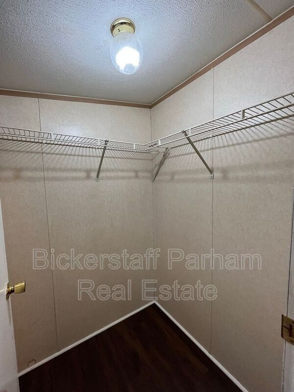 Building Photo - 16 Lake Vista Dr