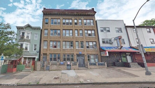 Building Photo - 141 Park Ave