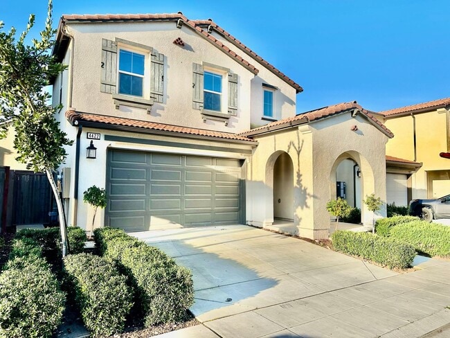 Building Photo - Newly Built 3/2.5 Home in Tesoro Viejo Community