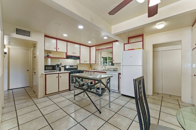 Building Photo - ROOM FOR RENT IN LARGE HOME