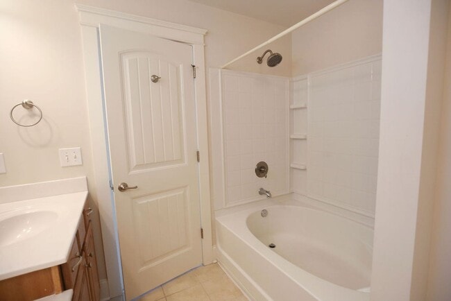 Building Photo - Available August 10th. Beautiful 3BR/2.5BA Townhome in Shelmore Village!