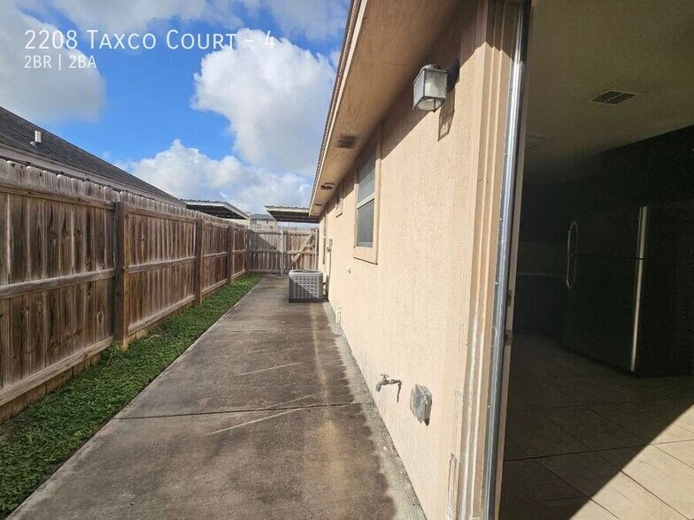 Building Photo - 2208 Taxco Ct