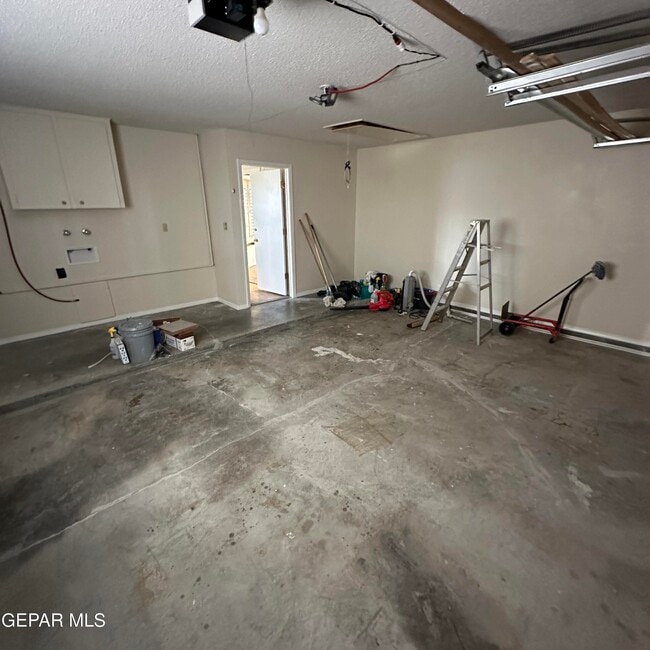Building Photo - 3304 Old Spanish Trail
