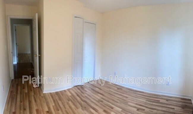 Building Photo - 3335 Woodside Ct