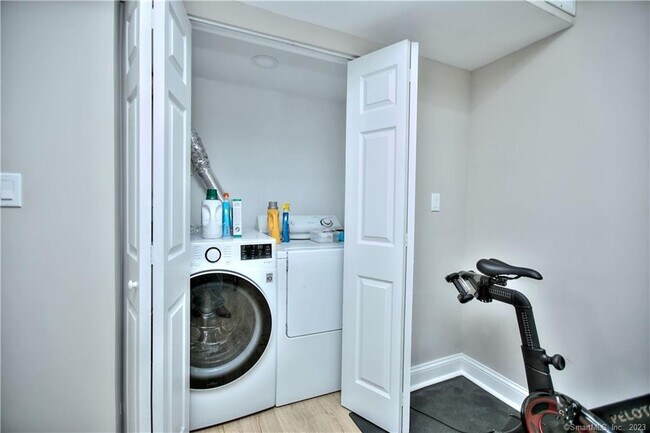 Building Photo - 42 Barberry Rd